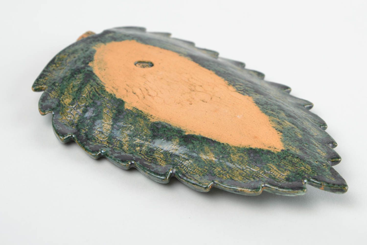 Тарелка ручной работы в форме листка керамическая тарелка глиняная посуда фото 4