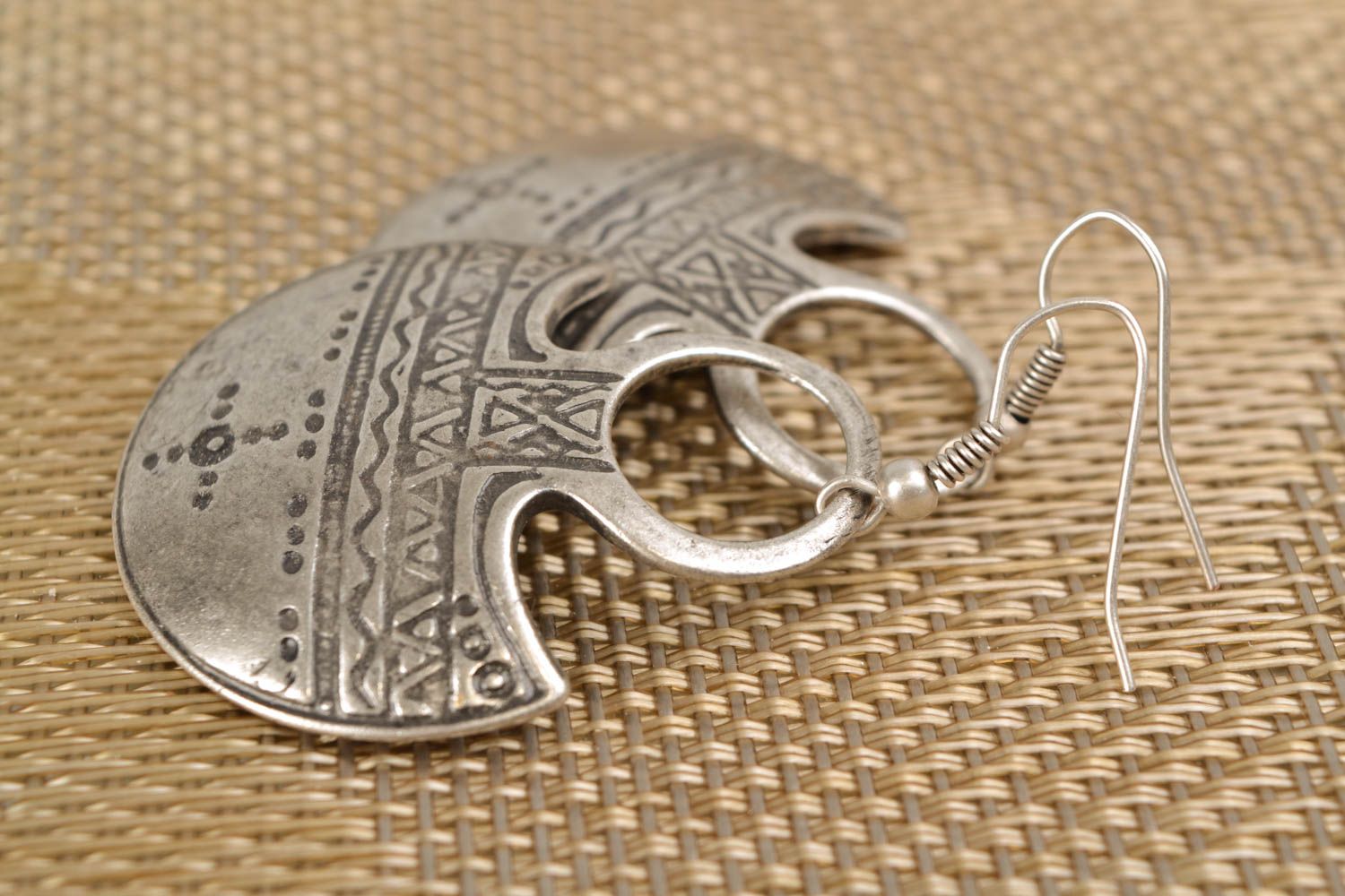 Originelle handgemachte Ohrringe aus Metall Segel foto 1