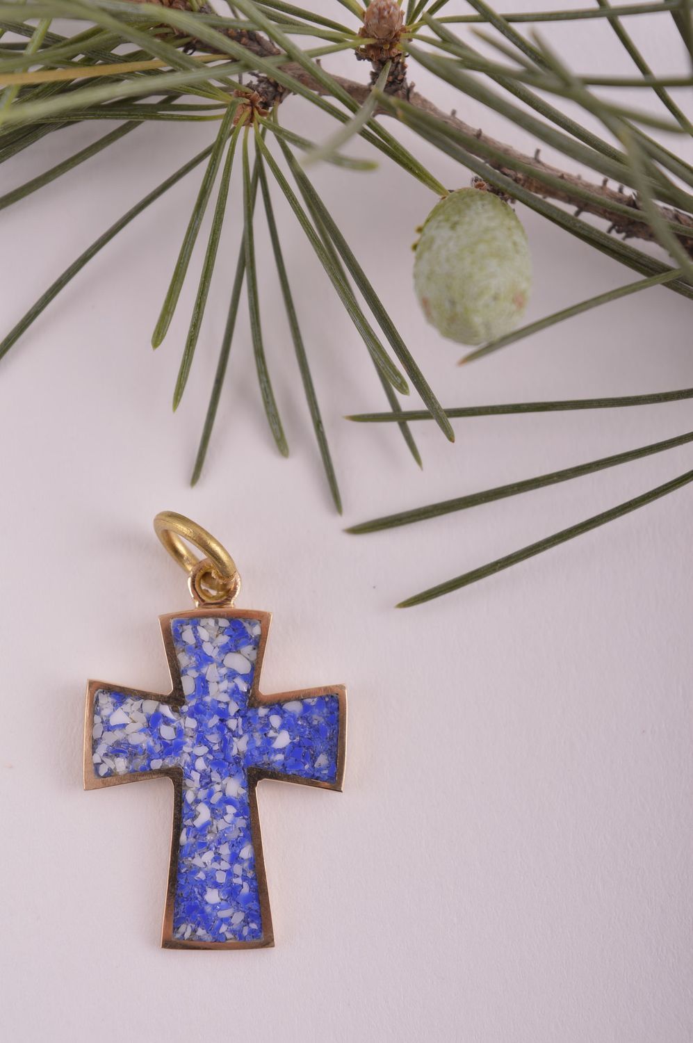 Крестик с камнями handmade подвеска на шею украшение из латуни голубой крест фото 1