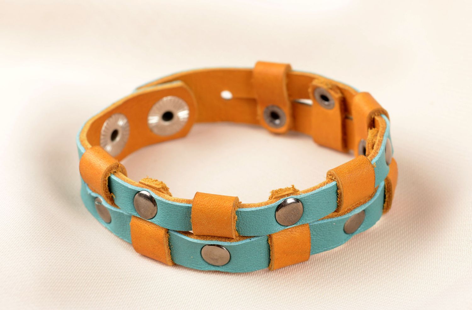 Accessoire bracelet Bijou fait main tressé en cuir bicolore Cadeau insolite photo 5