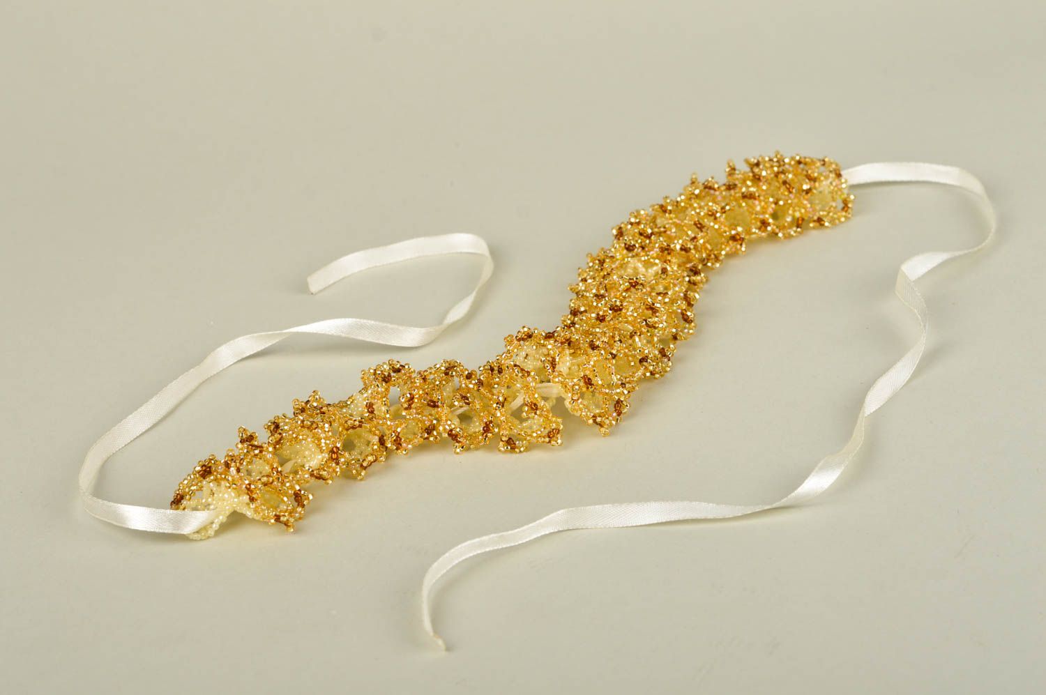 Колье из бисера украшение ручной работы ожерелье из бисера цвета золота фото 3