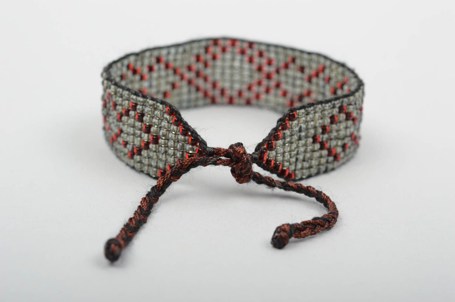Bracelet en perles de rocaille Bijou fait main gris-rouge Cadeau pour ado photo 2
