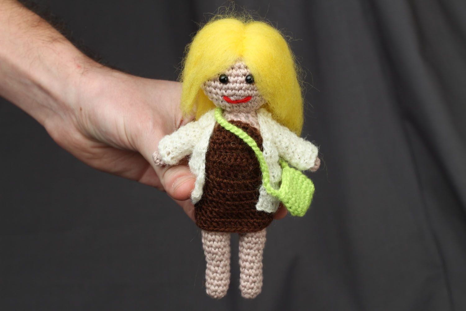Мягкая вязаная кукла Блондинка фото 4