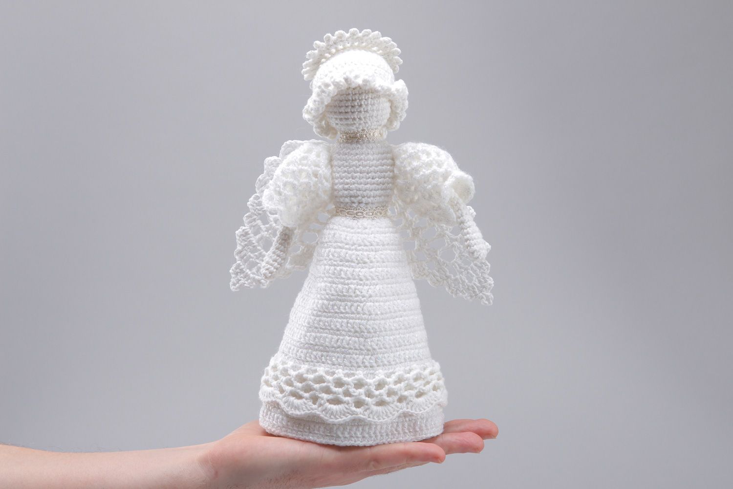 Handgemachte schöne gehäkelte weiße Kuschel Puppe Engel aus Acryl und Baumwolle foto 4