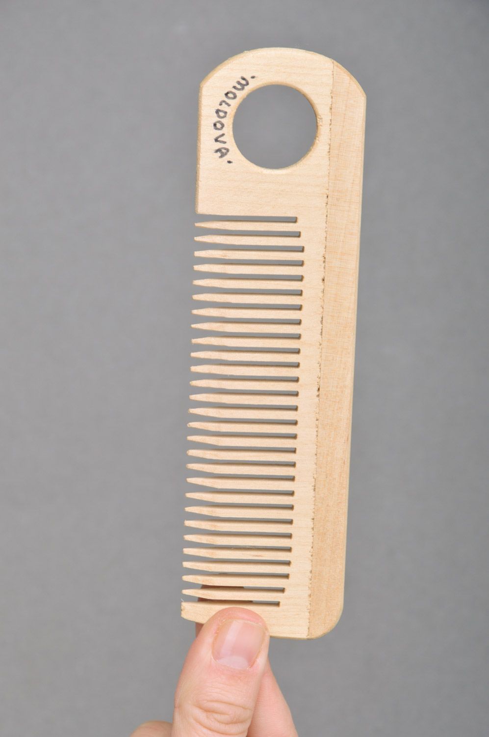 Petit peigne en bois clair fait main écologique accessoire pour cheveux photo 3