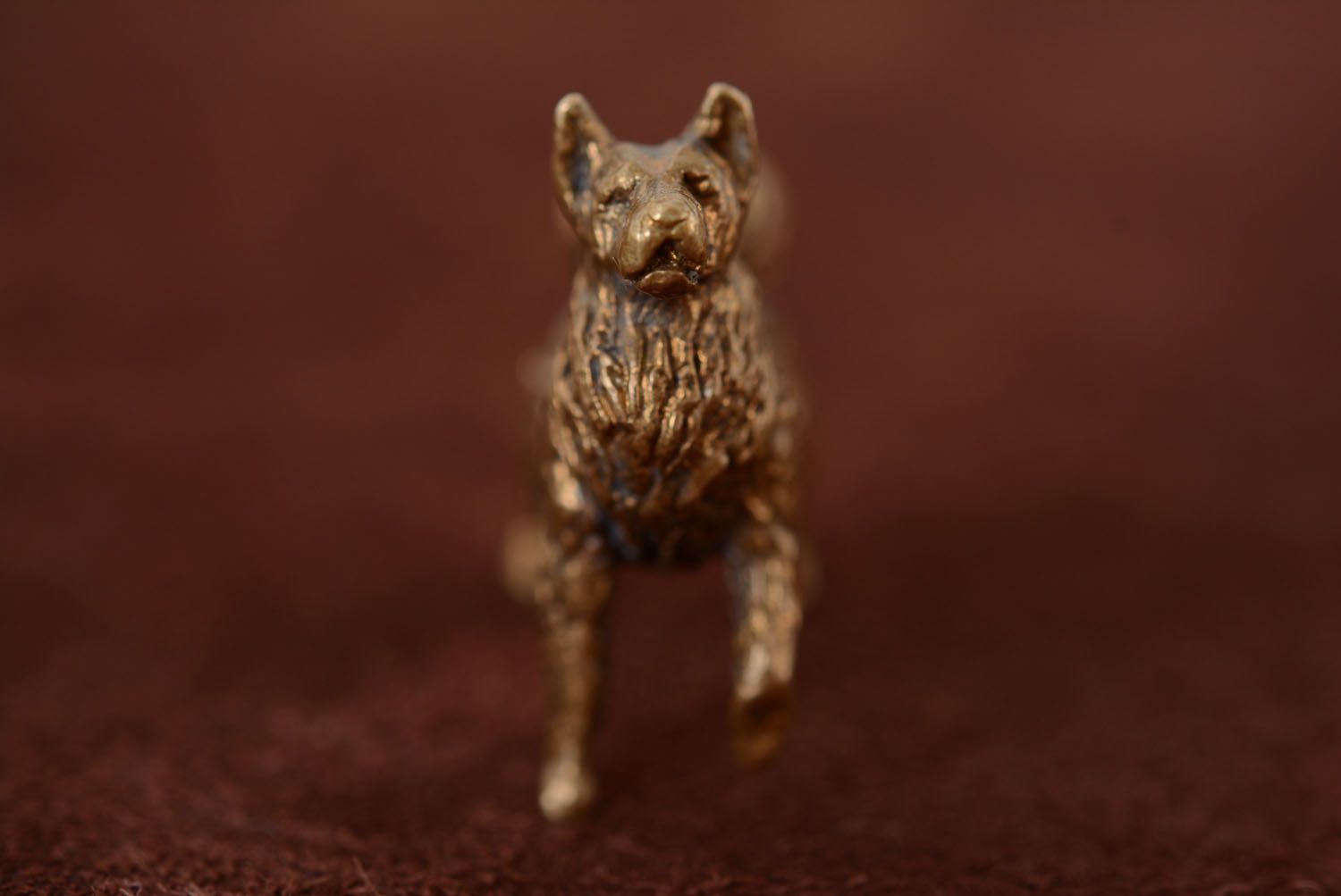 Estatueta de bronze artesanal em forma de um cão Laika foto 4