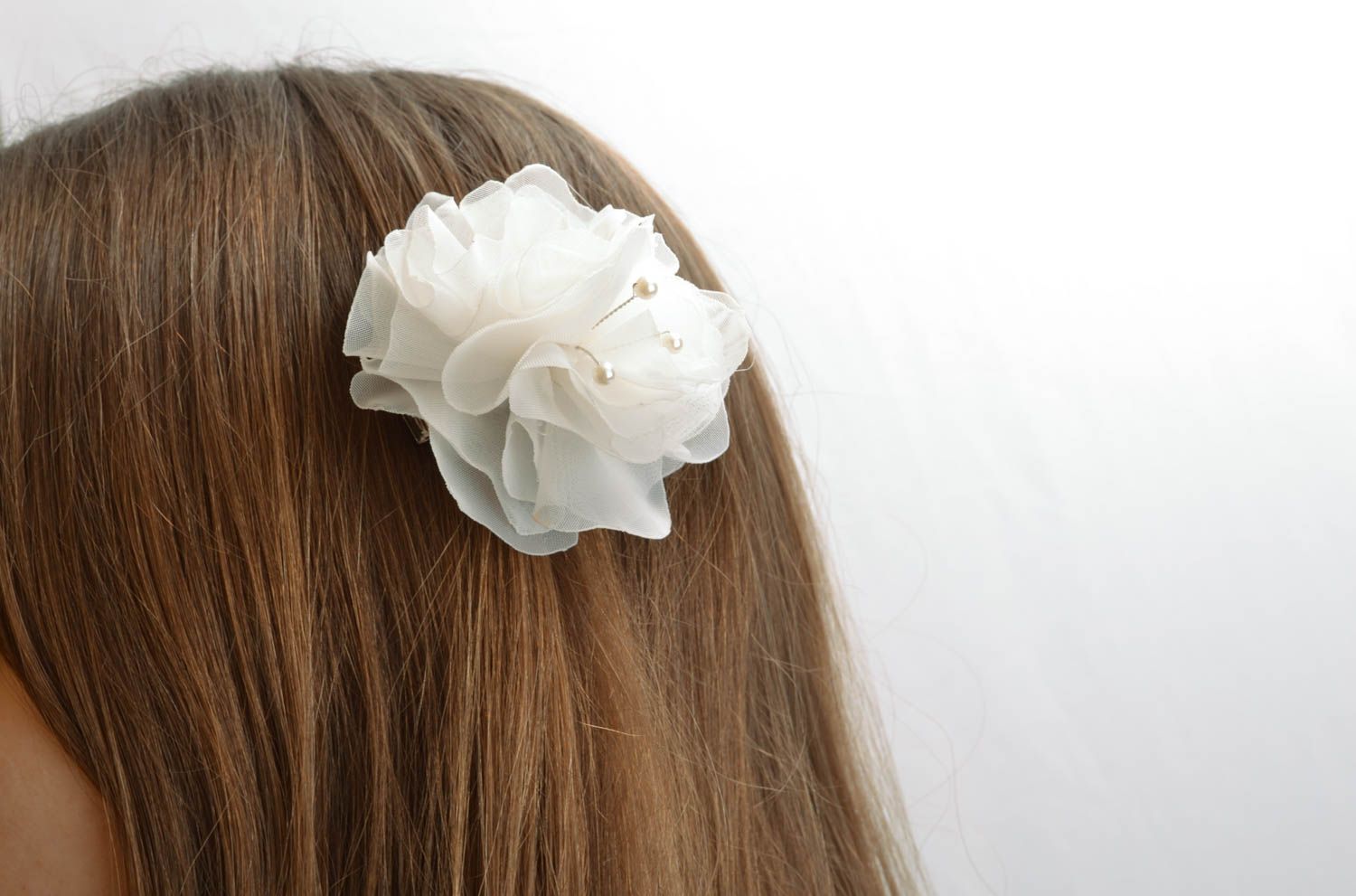 White fabric hair clip photo 5