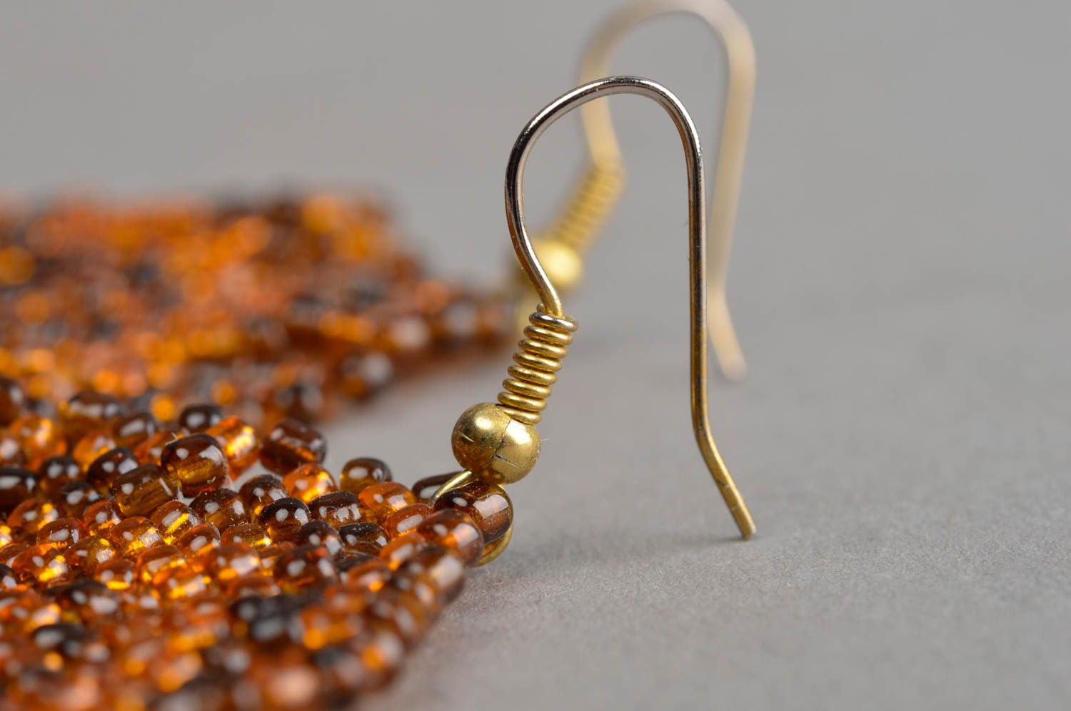 Boucles d'oreilles en perles de rocaille pendantes grandes faites main Ambre photo 4
