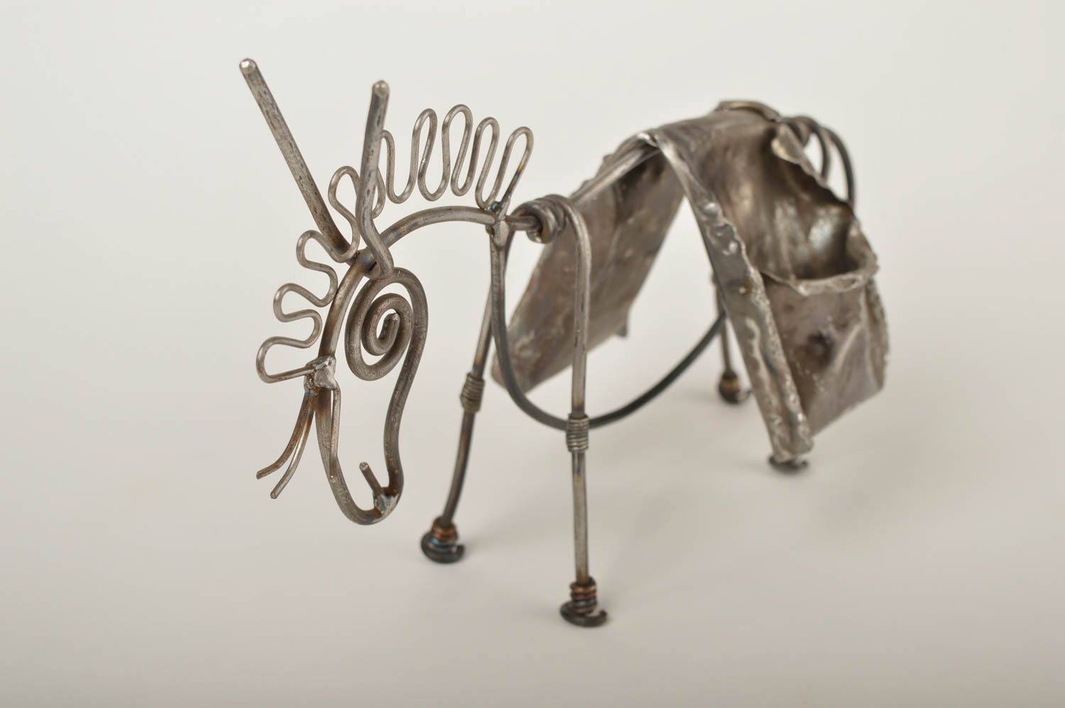 Decoro da casa fatto a mano figurina simpatica a forma di cavallo di metallo
 foto 4