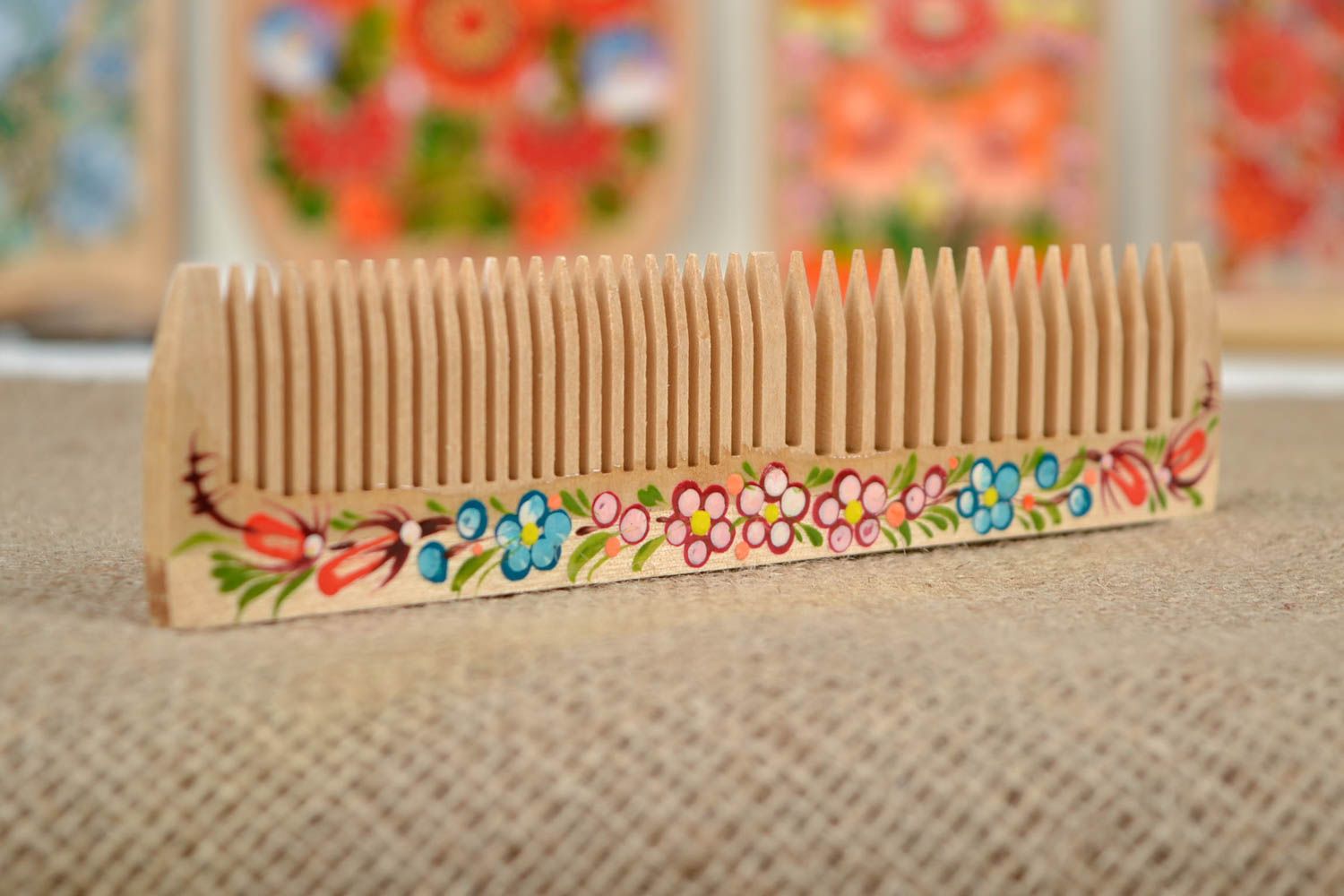 Деревянная расческа для волос гребень с Петриковской росписью ручной работы фото 1
