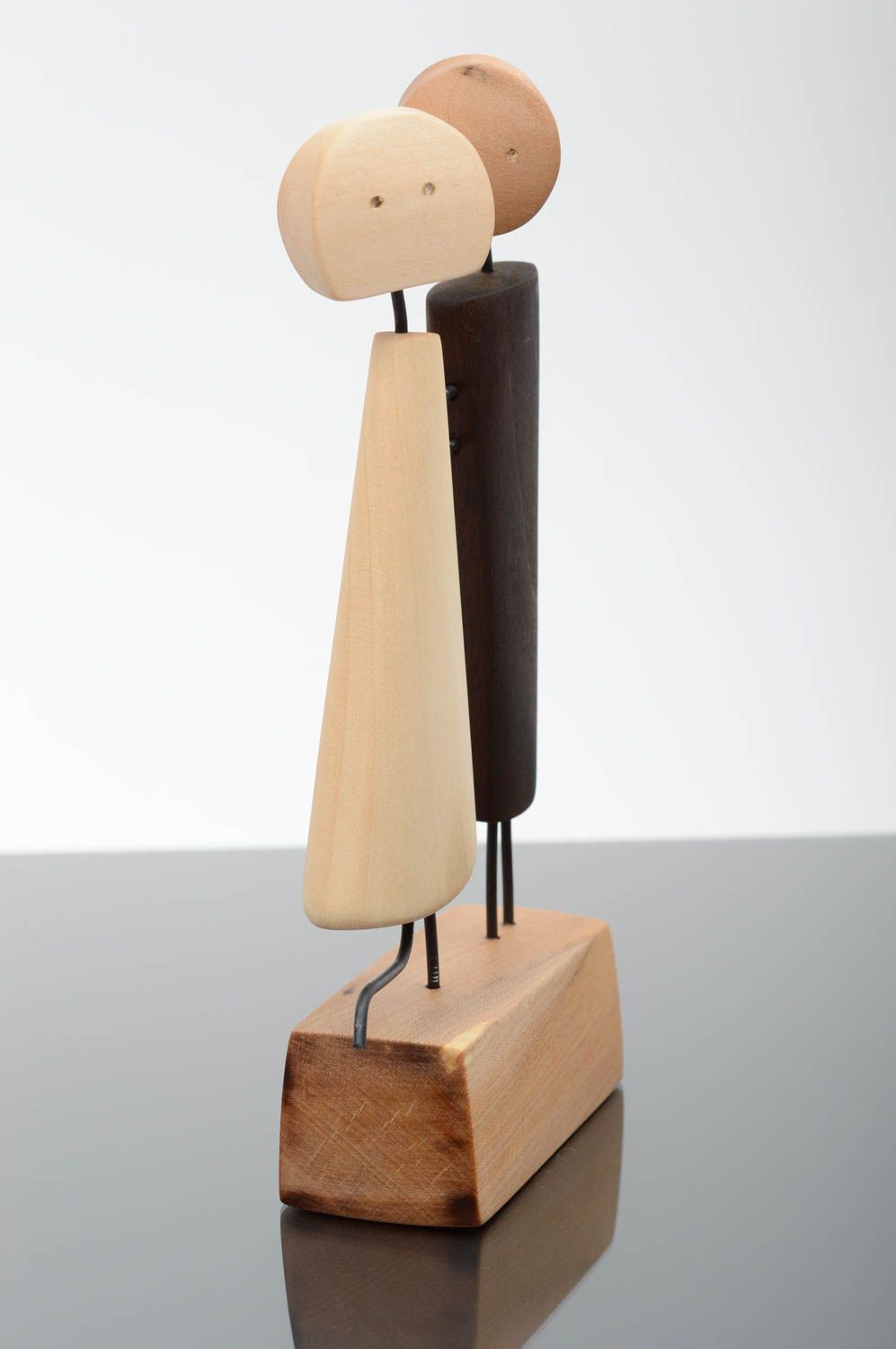 Figurine couple fait main Statuette déco Cadeau original souvenir en bois photo 2