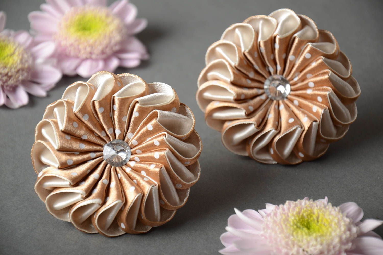 Set of 2 handmade decorative hair bands with beige satin ribbon kanzashi flowers photo 1