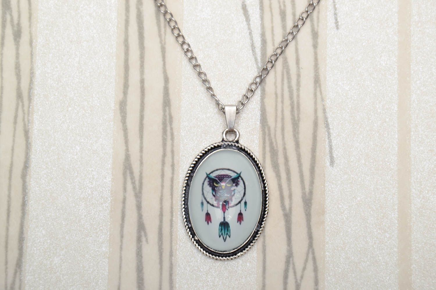 Neck pendant with long chain photo 1