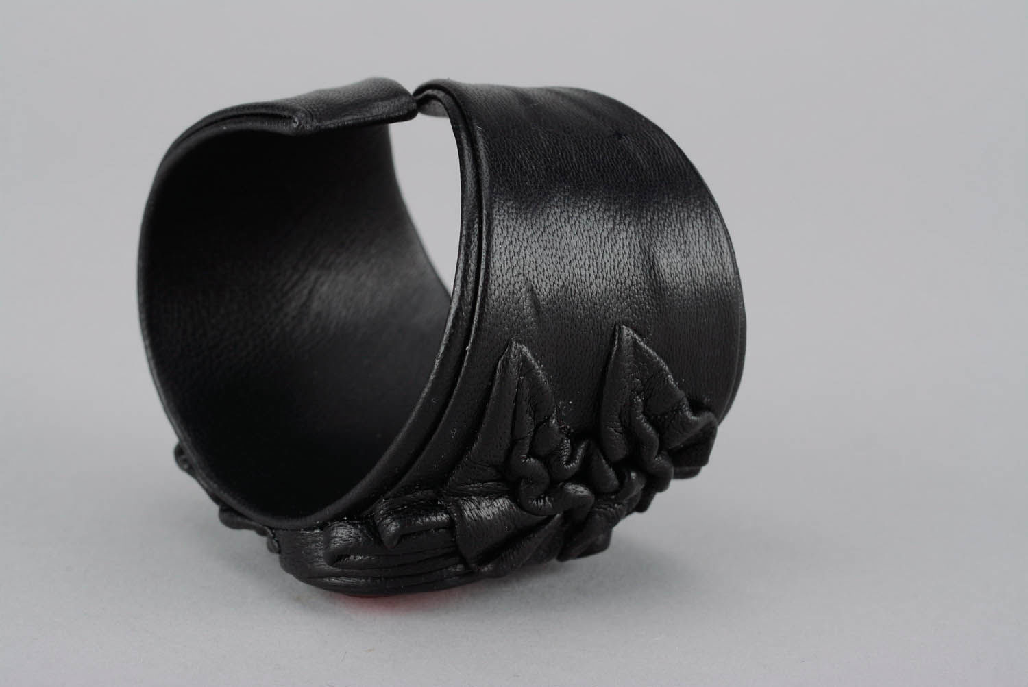 Bracelet made ​​of leather and cow horn photo 2