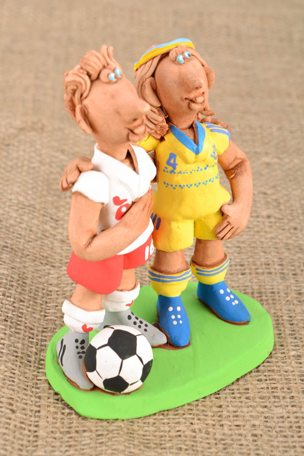 Figurillas cerámicas de futbolistas Amistad de pueblos foto 1