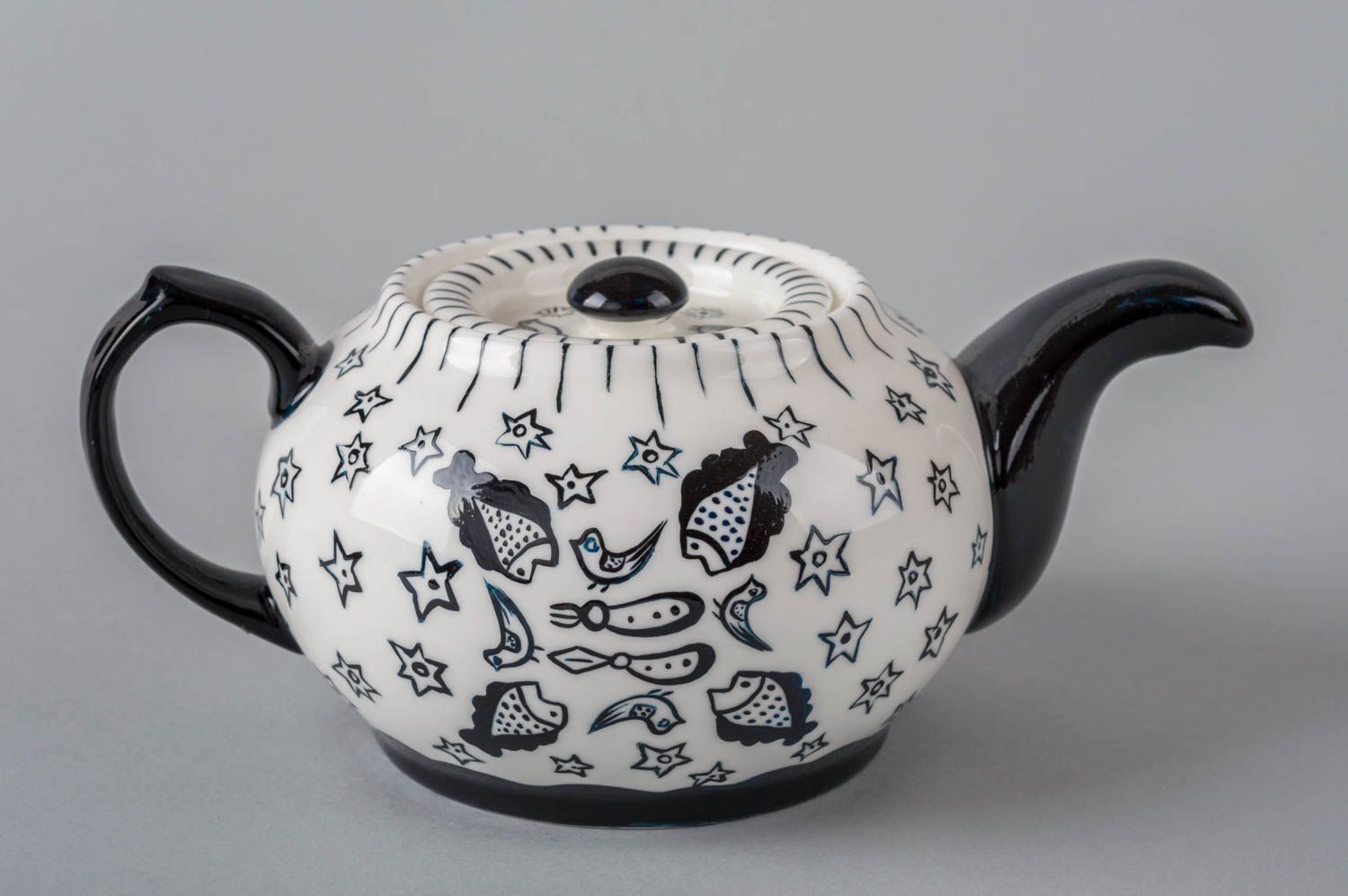 Чайник из глины с росписью ручной работы авторский красивый черный с белым фото 3