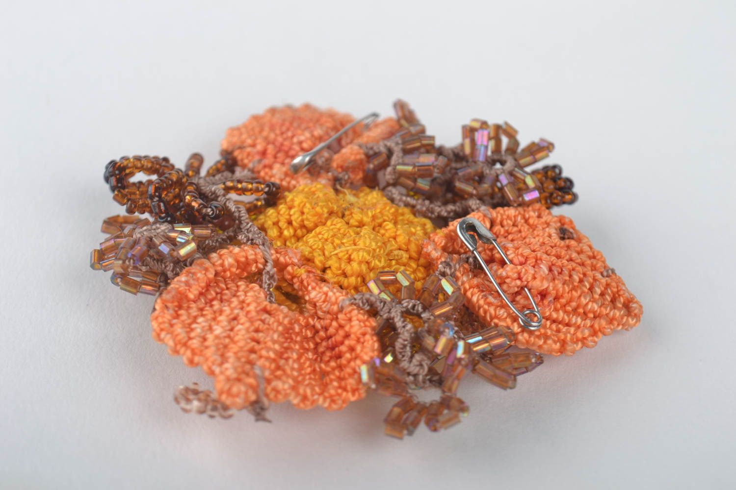 Украшение ручной работы брошь цветы плетеная брошь оранжевая с желтым красивая фото 2