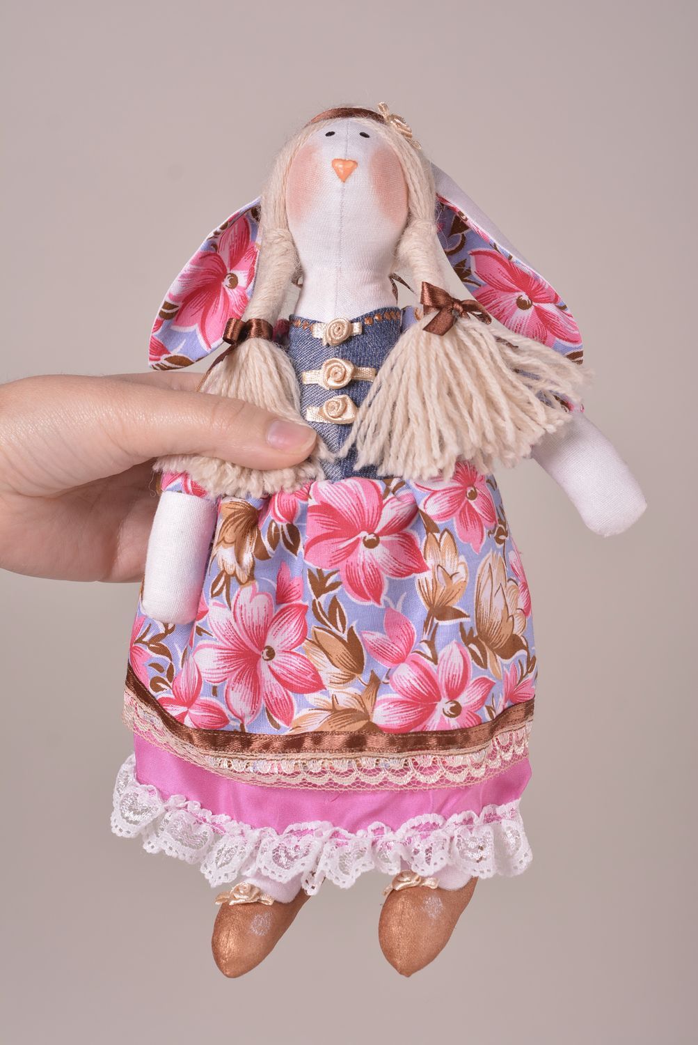 Стильный подарок ручной работы игрушка заяц из ткани авторская игрушка фото 4
