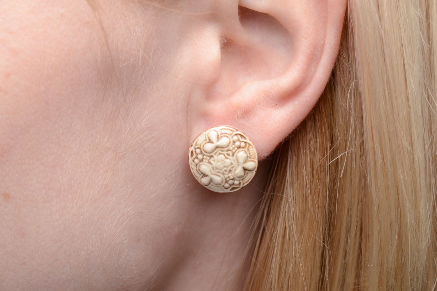Ceramic stud earrings in ethnic style photo 2