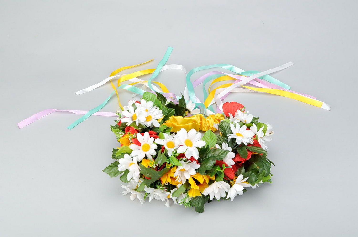 Ghirlanda con fiori artificiali fatta a mano accessorio originale da donna foto 4
