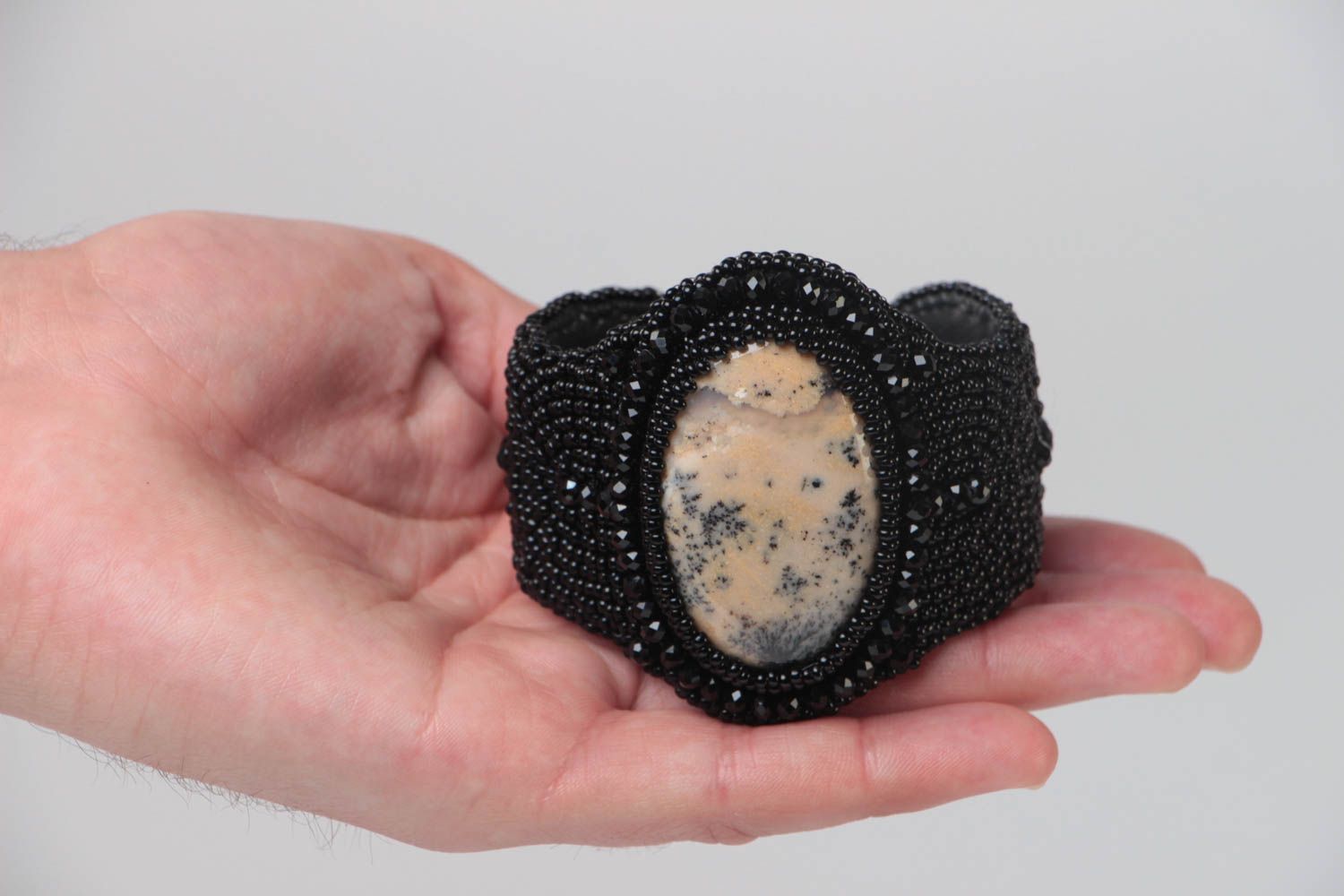 Широкий вечерний браслет с натуральным камнем вышитый бисером ручной работы фото 5