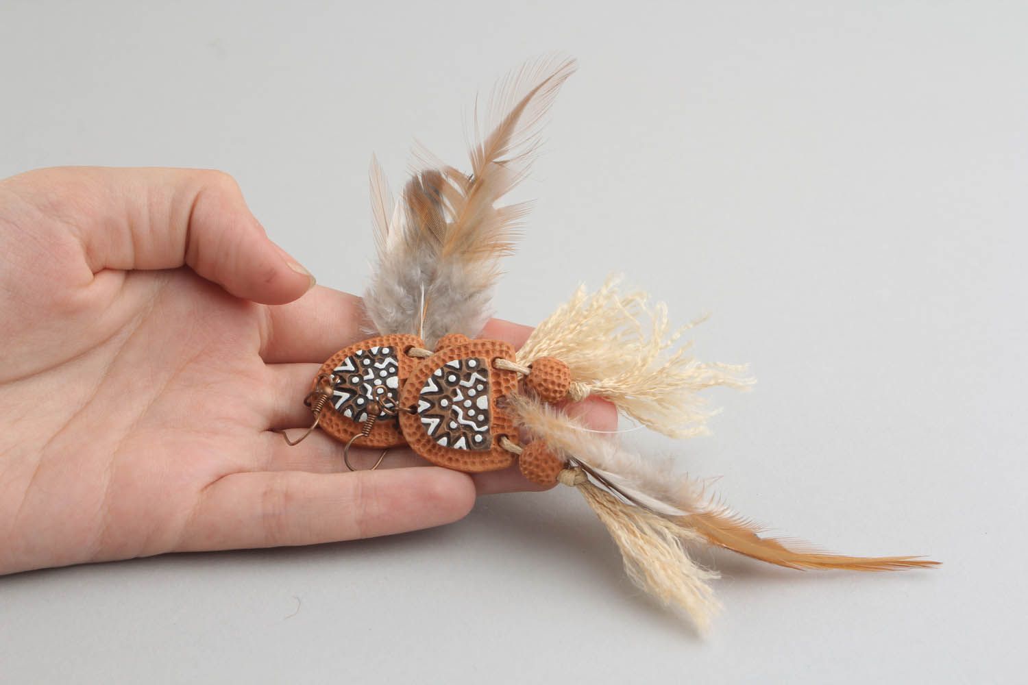 Long earrings with feathers photo 2