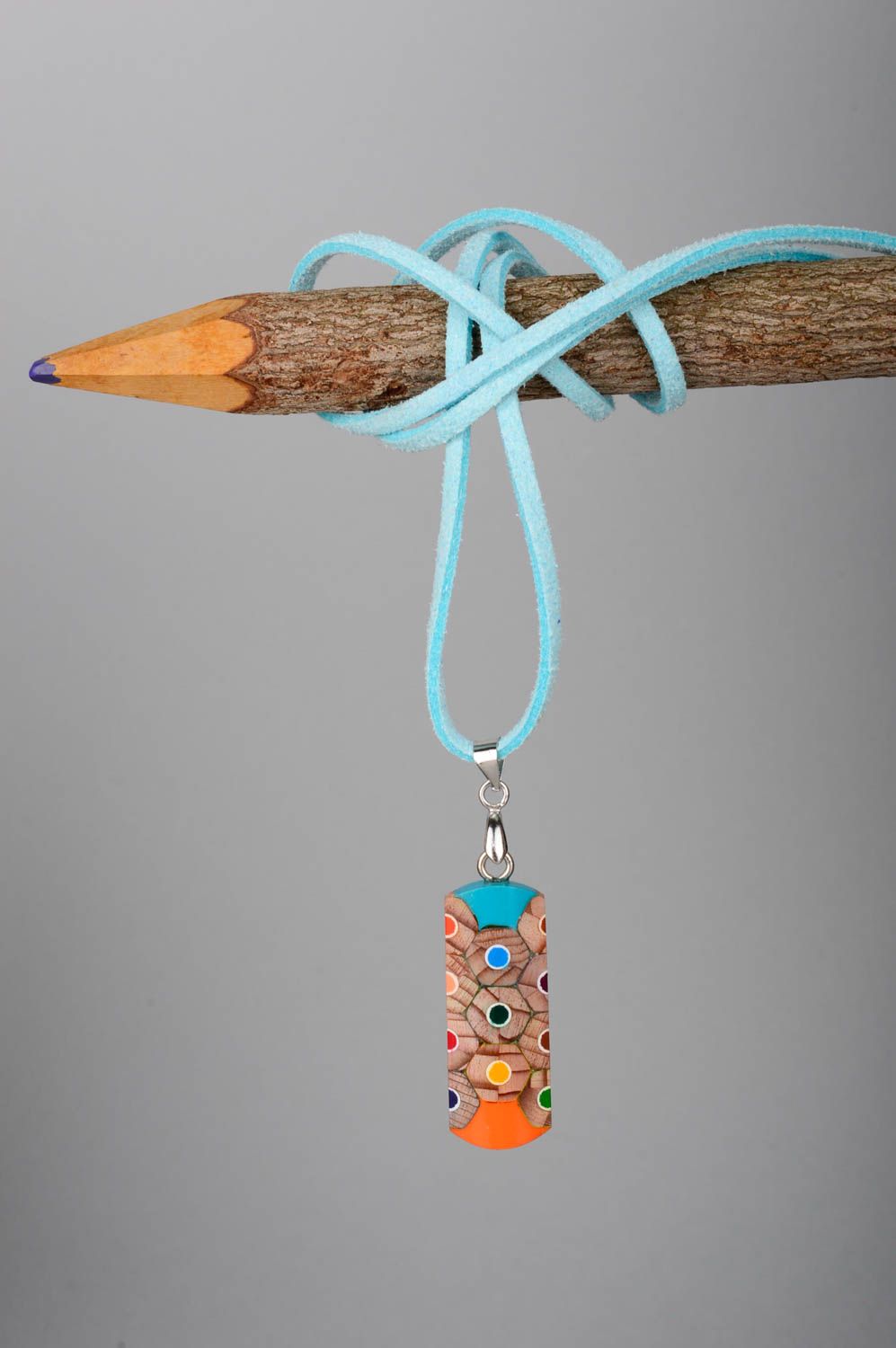 Pendentif fantaisie Bijou fait main crayons argile multicolore Accessoire femme photo 1