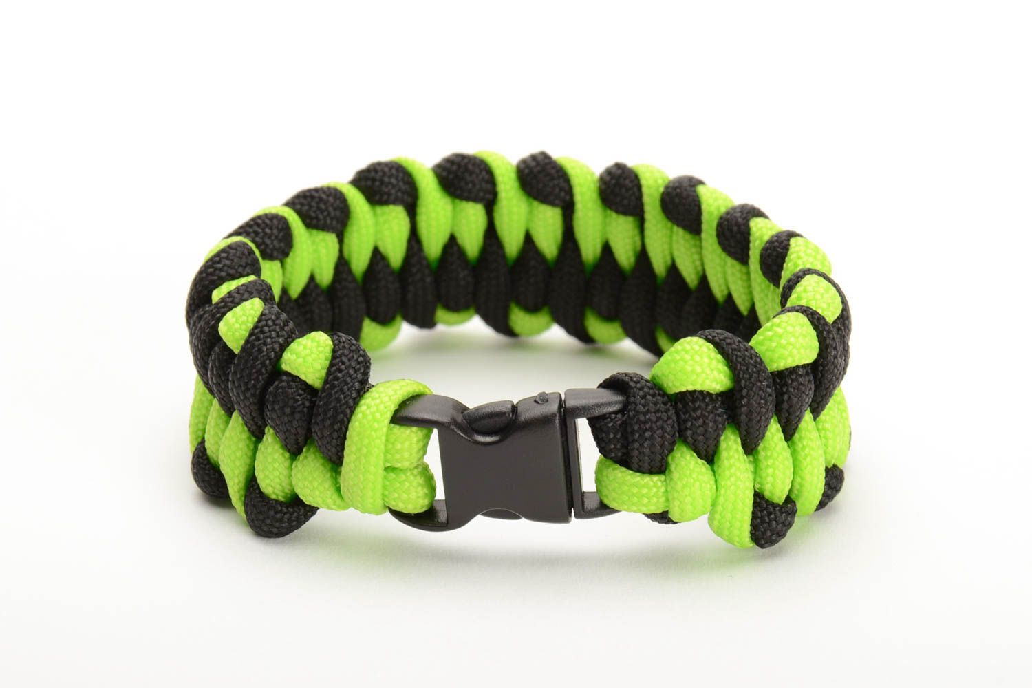 Large bracelet de survie tressé en corde américaine paracord vert fait main photo 3