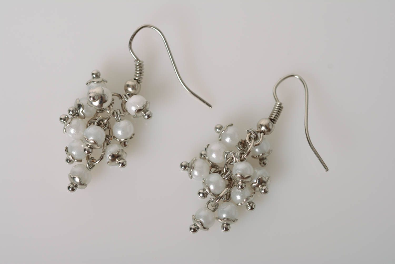 Künstlerische schöne interessante Gehänge Ohrringe aus Perlen für Damen handmade foto 5