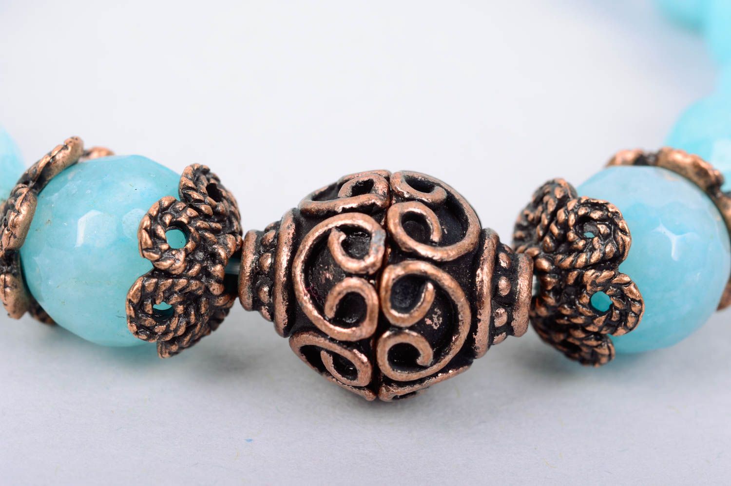 Handmade blaues Armband Designer Schmuck Accessoires für Frauen aus Steinen foto 4