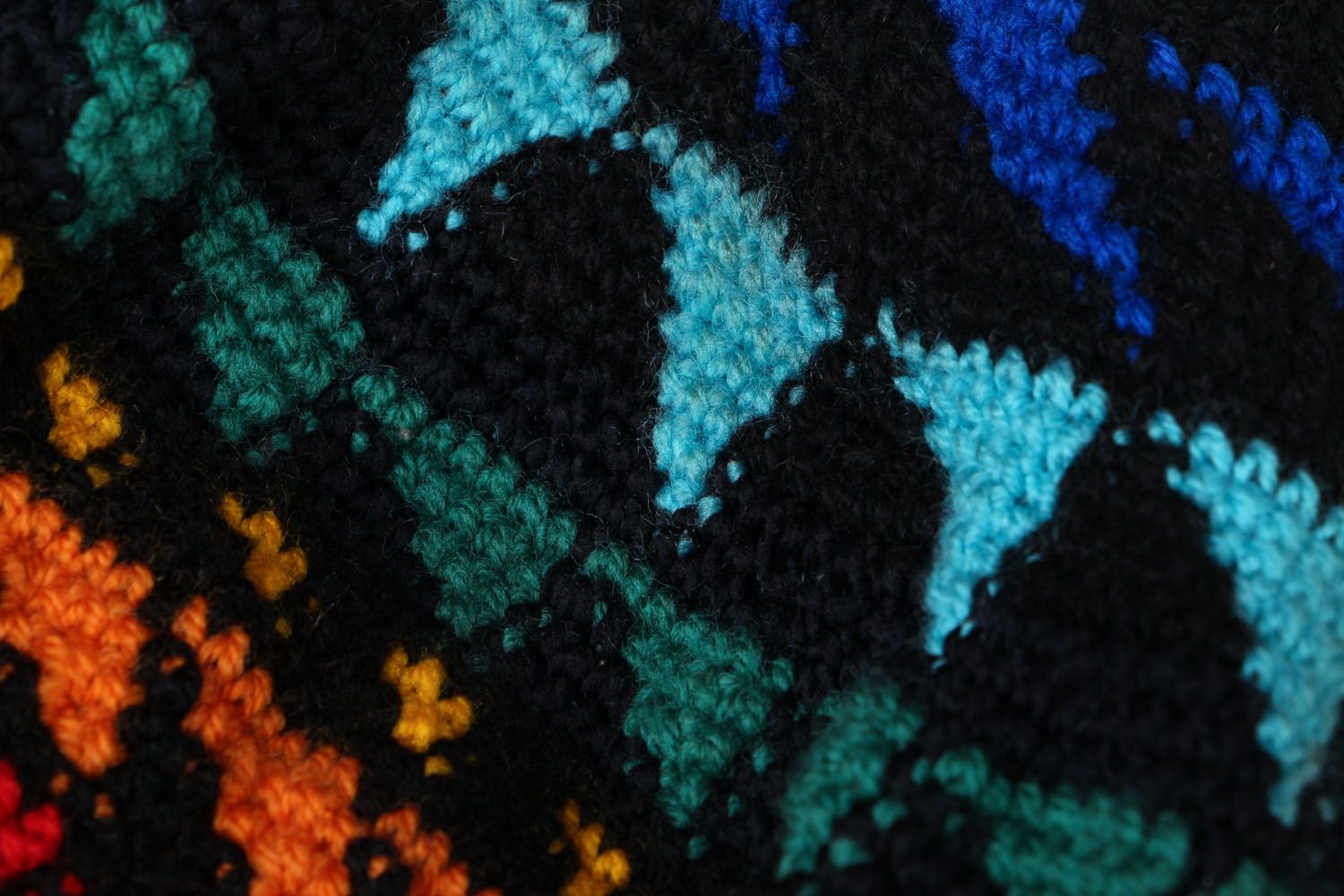 Bonnet tricoté fait main Triangles photo 3