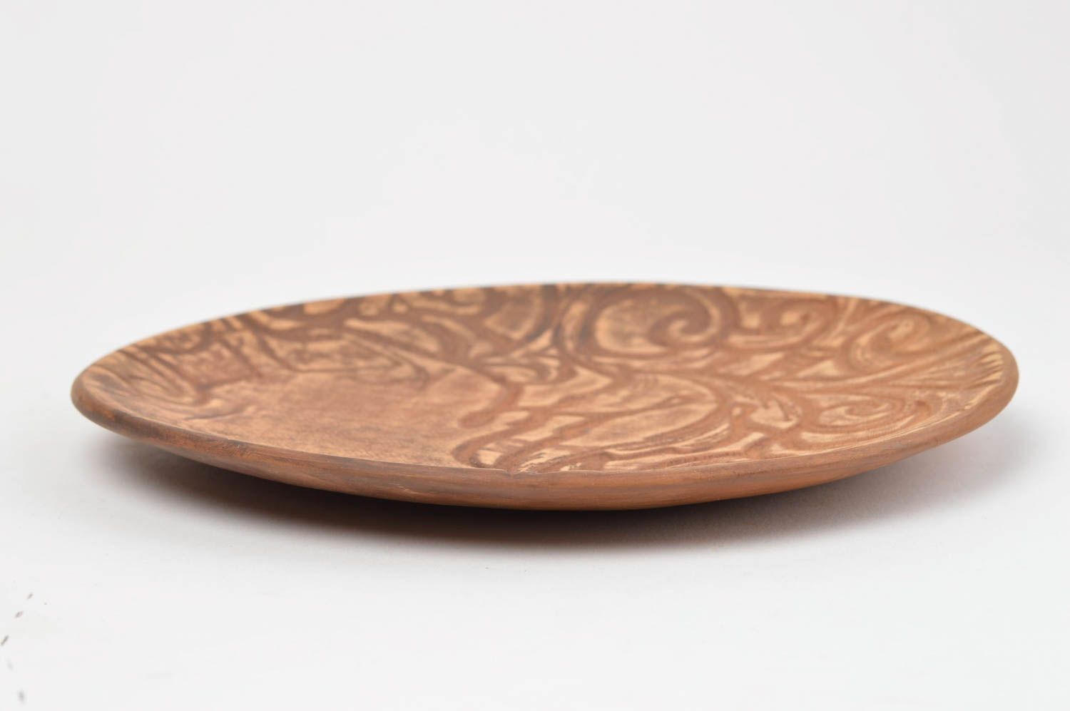 Плоская тарелка с узором ручной работы из красной глины экологически чистая фото 3