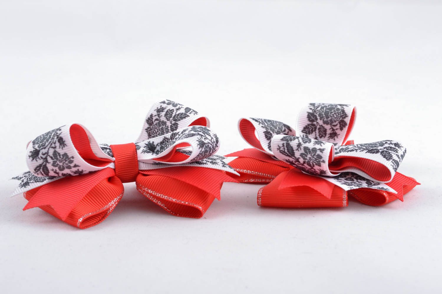 Beautiful bows made of silk corded ribbons photo 2
