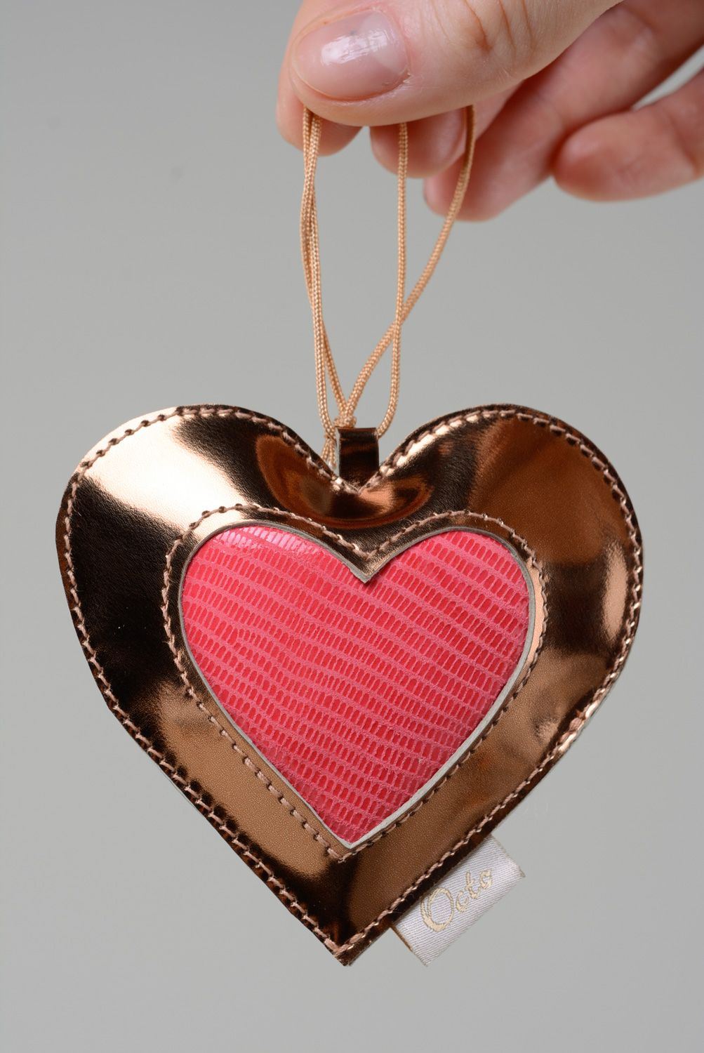 Handmade genuine leather heart-shaped keychain charm for handbags of two colors  photo 2