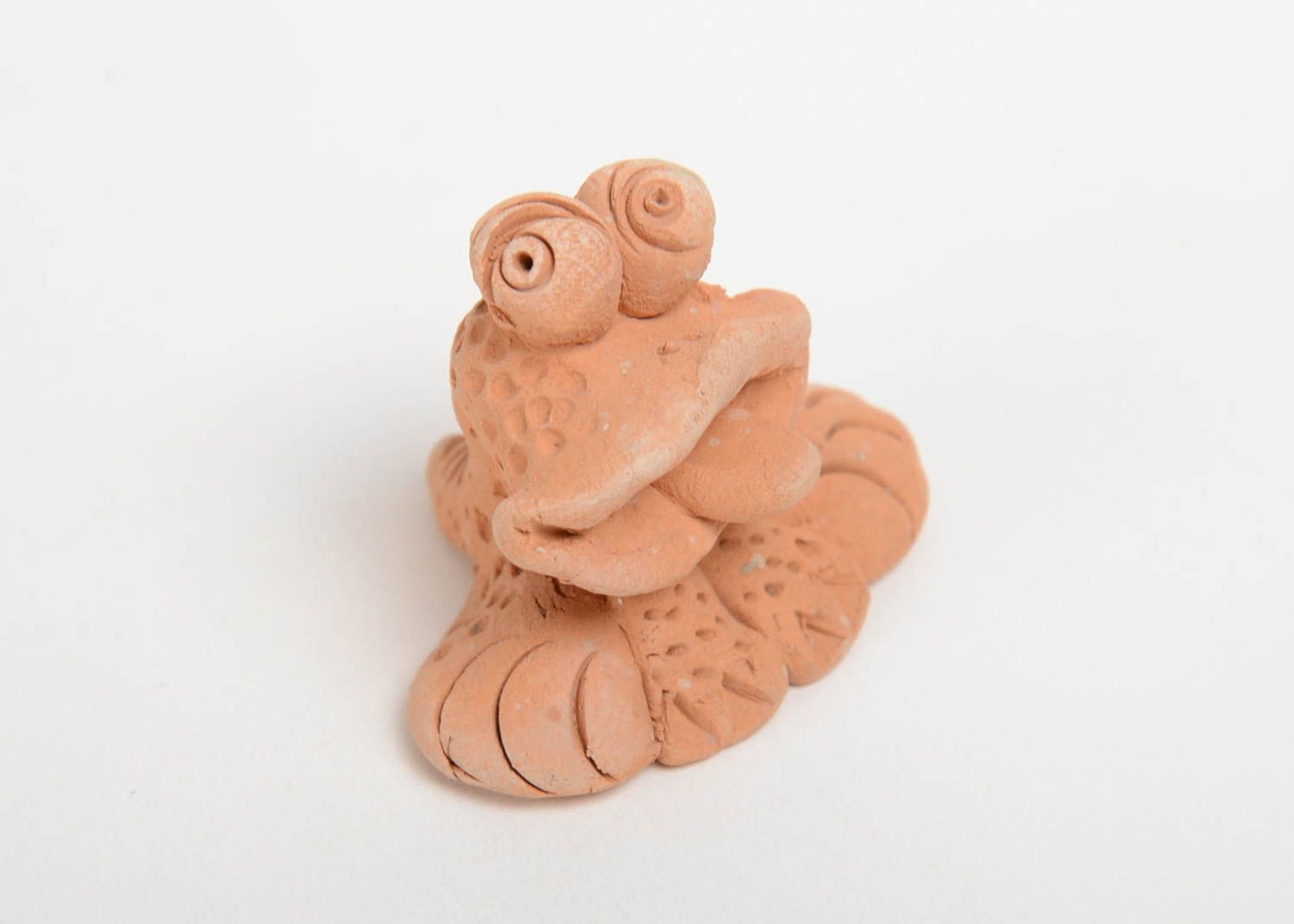 Оригинальная глиняная статуэтка лягушки ручной работы миниатюрная декоративная фото 4
