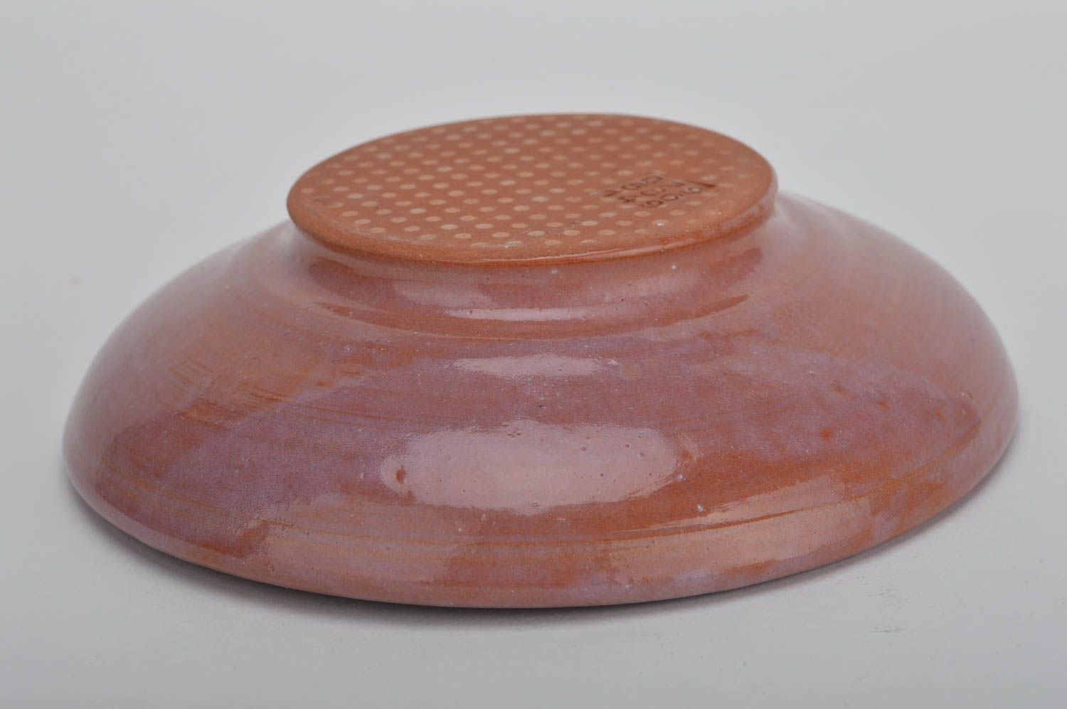 Декоративная тарелка из красной глины расписанная глазурью ручной работы фото 4