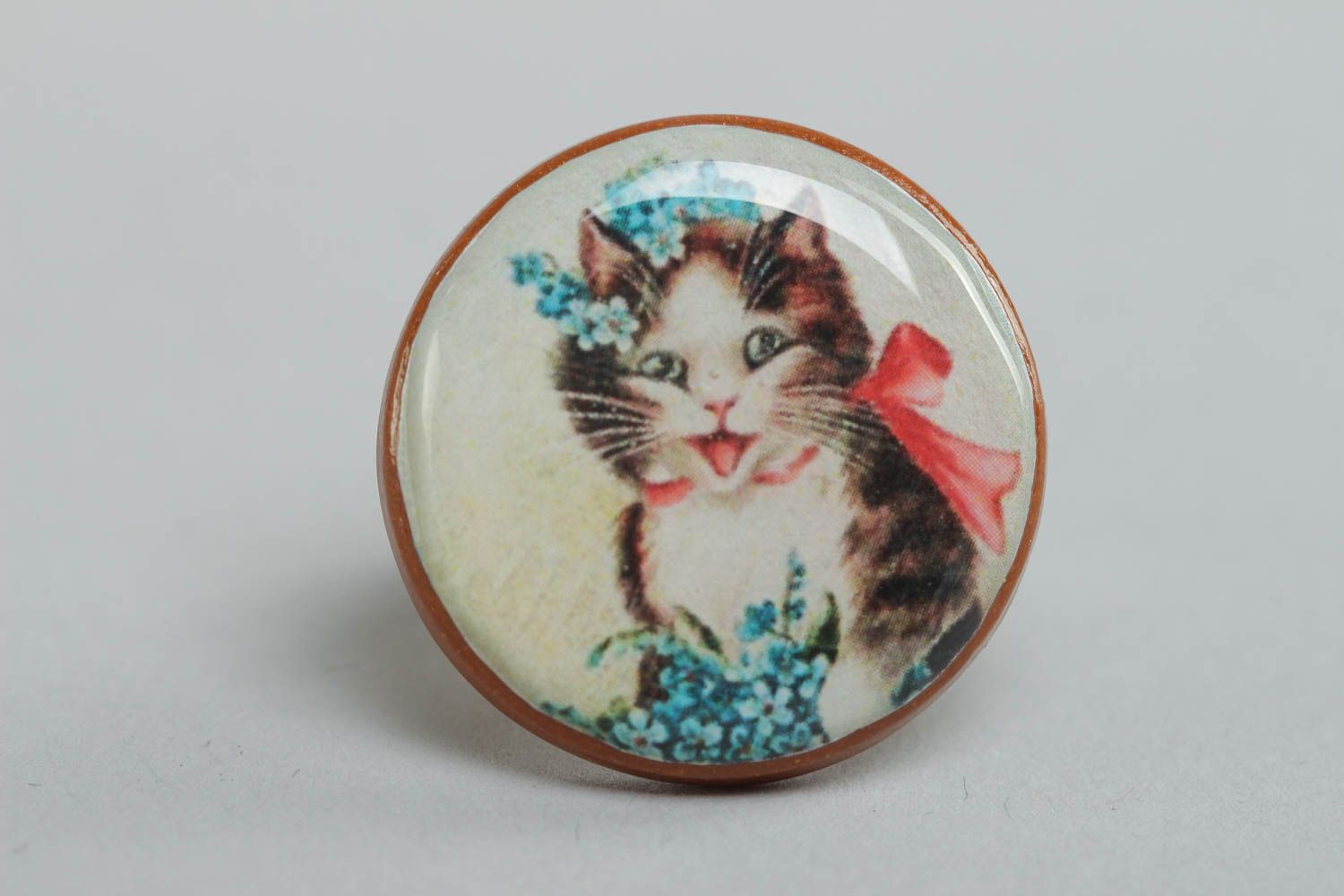 Beautiful handcrafted vintage ring made of polymer clay and glass glaze with a lovely cat print photo 3