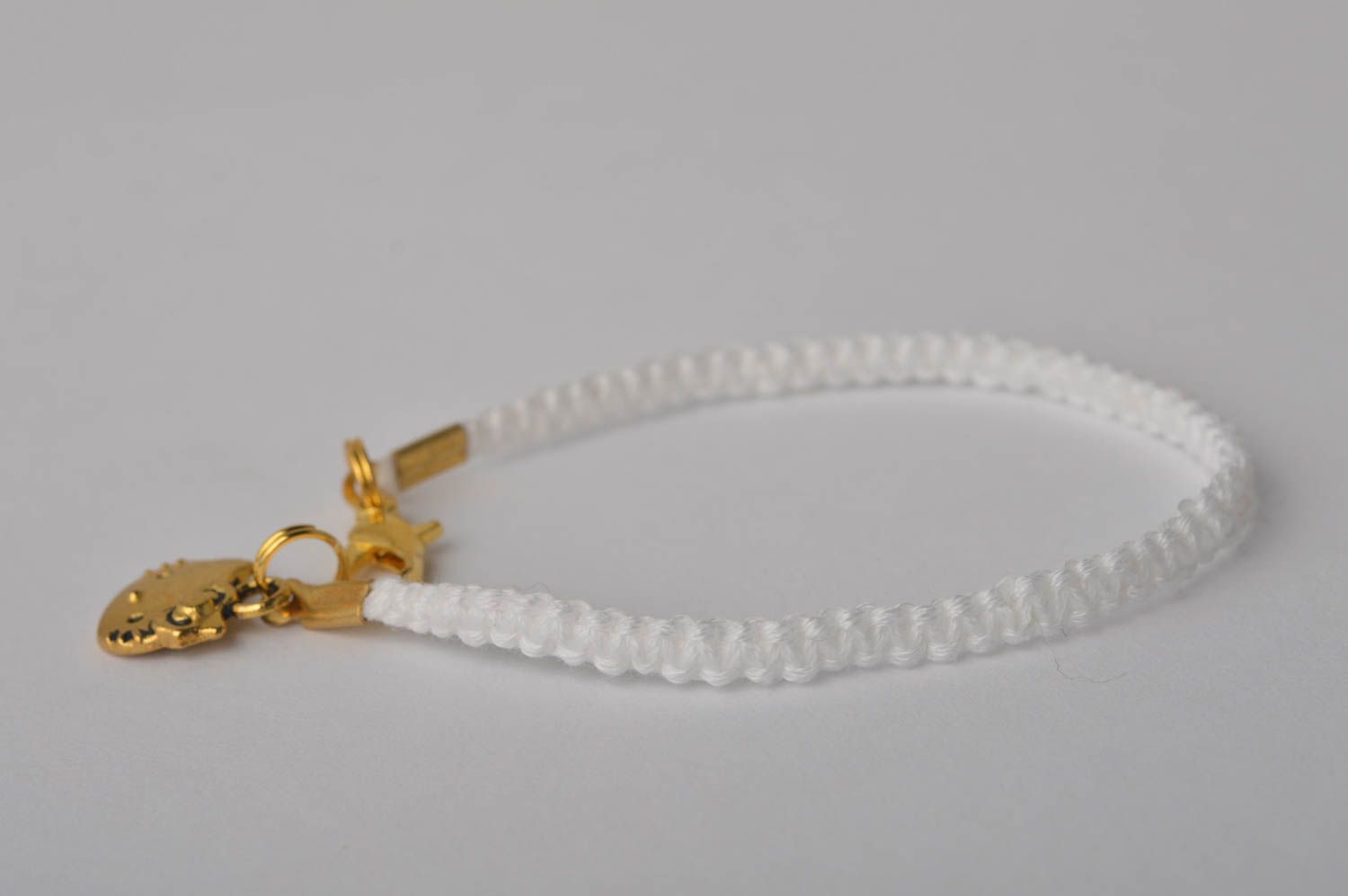 Bracelet textile Bijou fait main blanc fin en fils tressé Accessoire femme photo 4
