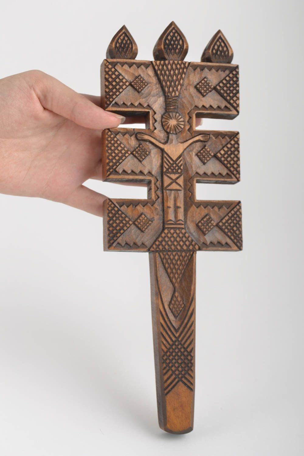 Croix bois Objet religieux fait main Déco murale sculptée originale design photo 5