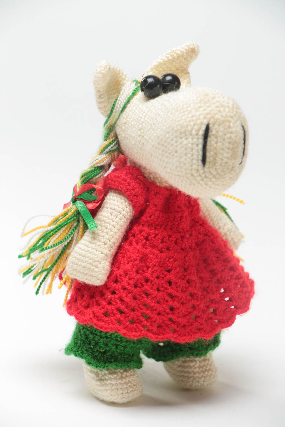 Doudou cheval tricoté au crochet en fils acryliques fait main en robe rouge photo 2