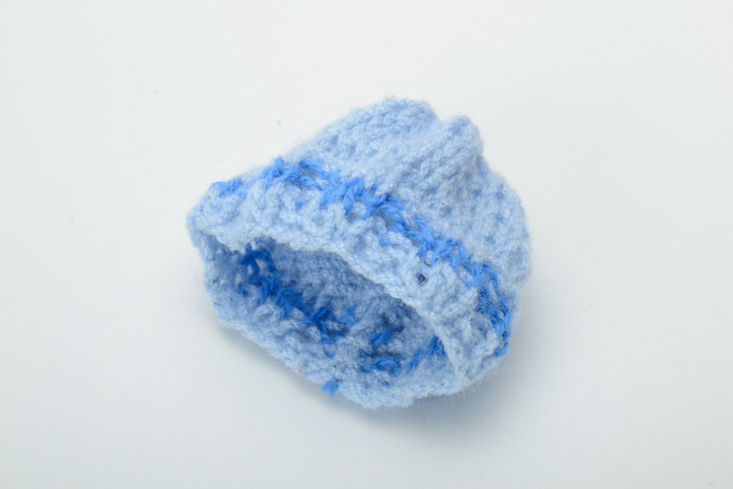 Gehäkelte handmade Osterei Mütze in blauen Farben für Ostern Interieur foto 3