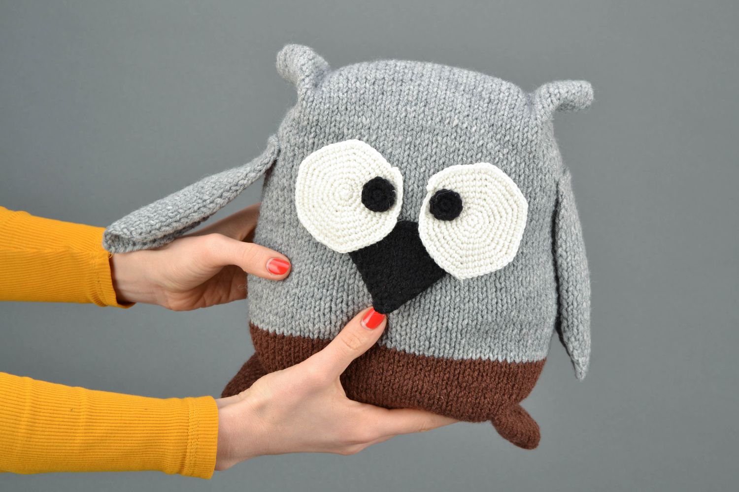 Soft knitted toy owl photo 2