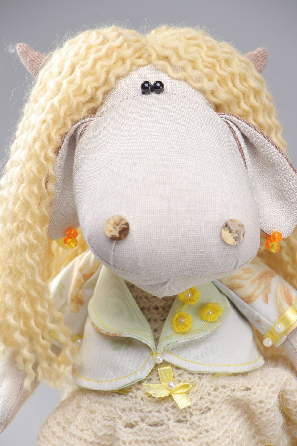 Grand jouet mou Chèvre blonde original lin et laine fait main pour enfant photo 2