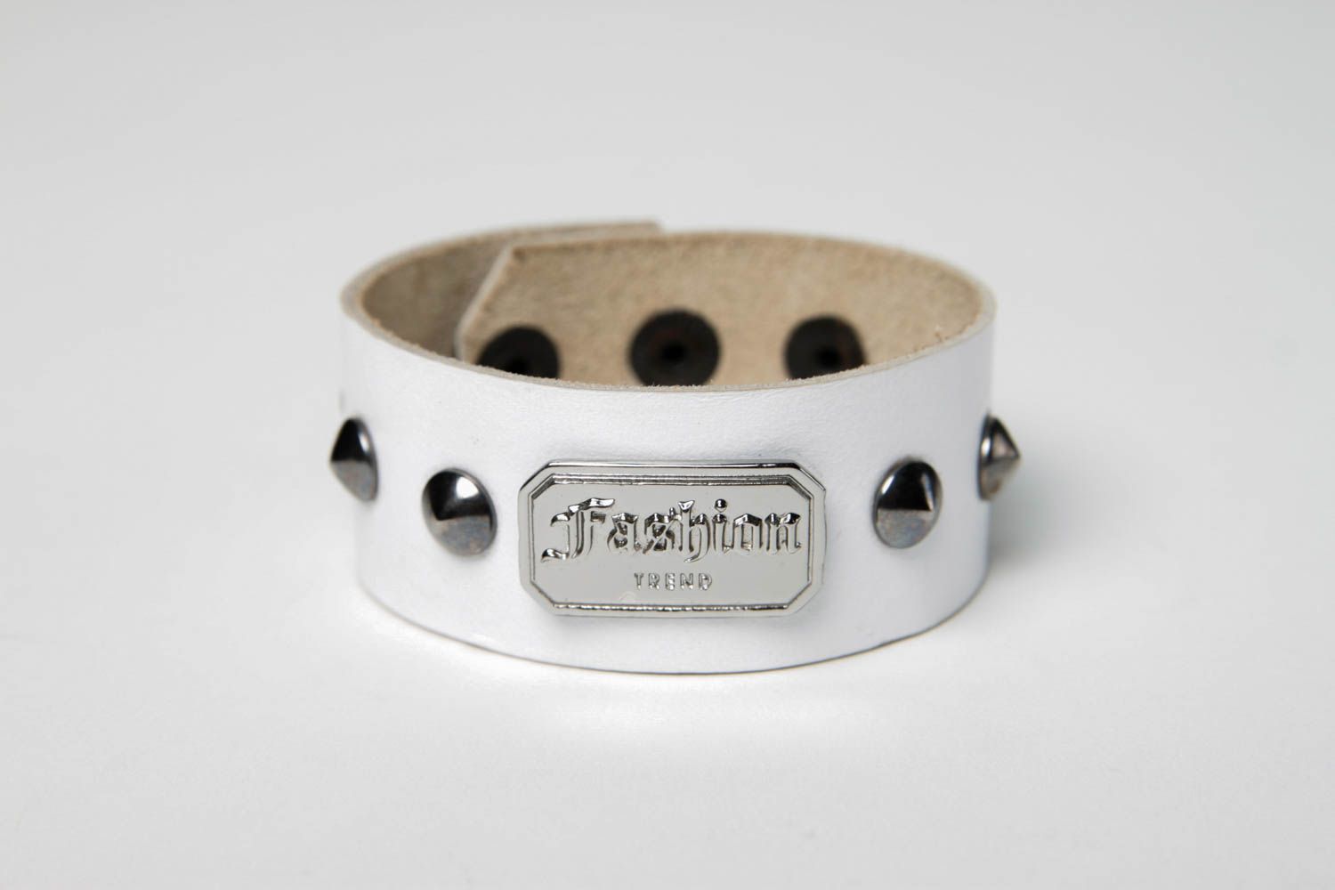 Bracelet cuir Bijou fait main large blanc design Accessoire en cuir original photo 3