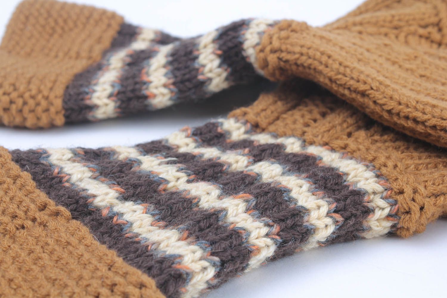 Meias mornas listradas marrons de lã de malha tricotadas a mão para proteger os pés foto 4