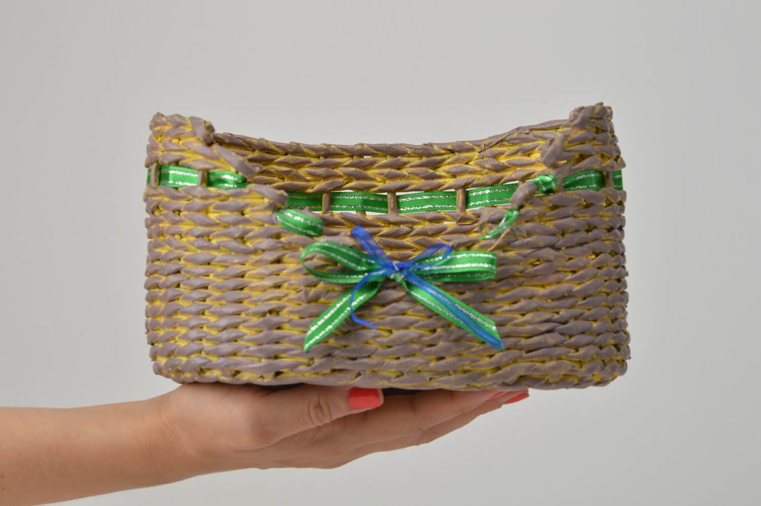 Подарочная корзина ручной работы плетеная корзина декор интерьера из бумаги фото 1