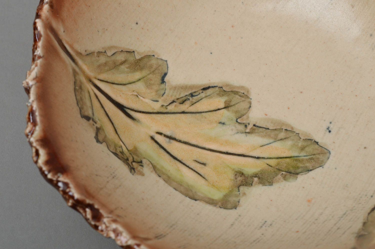 Круглый салатник из фарфора большой красивый с росписью оригинальный хэнд мейд фото 3