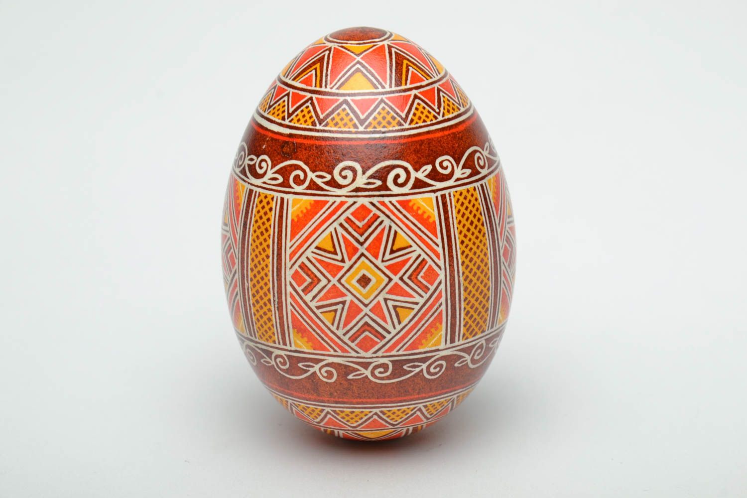 Oeuf de Pâques peint à l'aniline fait main pysanka aux motifs traditionnels photo 2