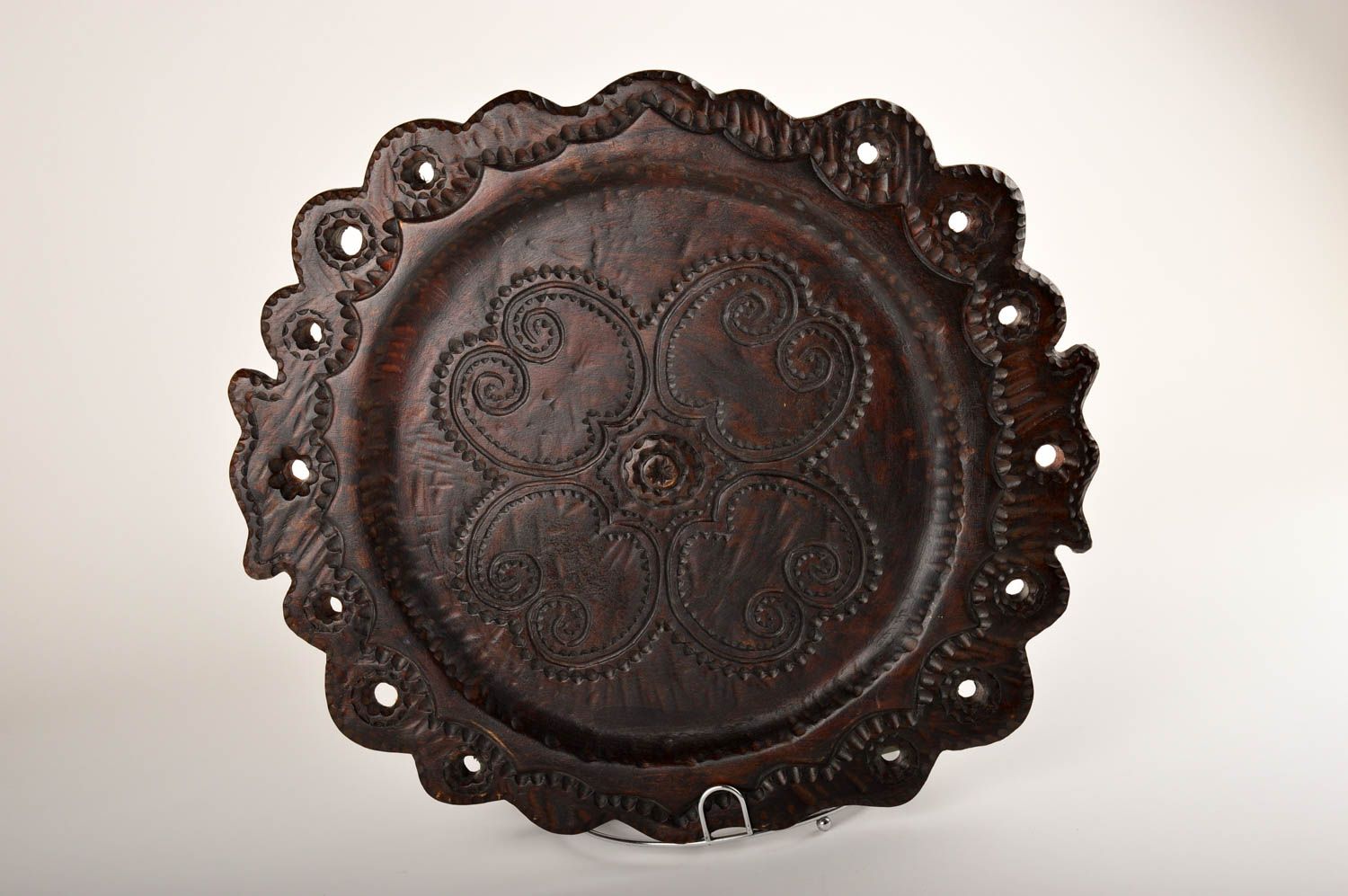 Plato de madera hecho a mano decoración de boba vajilla decorativa con ornamento foto 3
