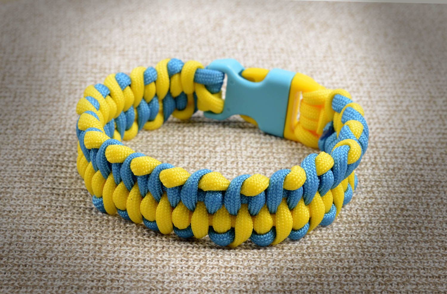 Bracelet paracorde Bijou fait main bleu jaune Accessoire homme femme cadeau photo 5